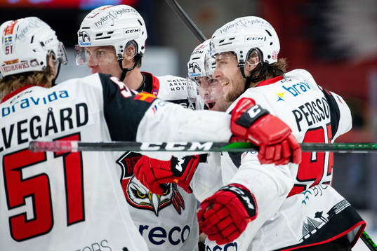 Malmö Redhawks Ponthus Westerholm jublar med lagkamrater