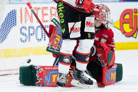 Frölundas målvakt Niklas Rubin släpper in det avgörande