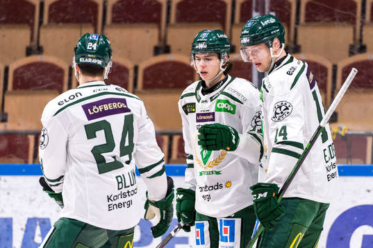 Färjestads Albert Johansson jublar med lagkamrater