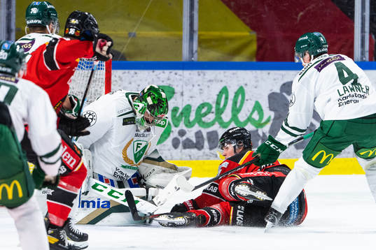 Färjestads målvakt Henrik Haukeland och Luleås Jonas