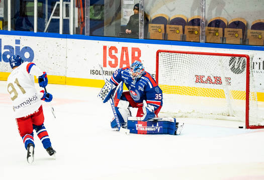 Oskarshamns målvakt Joe Cannata och Rickard Palmberg