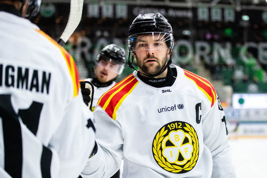 Brynäs Simon Bertilsson jublar