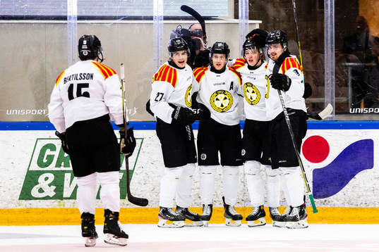 Brynäs Noel Gunler jublar med lagkamrater