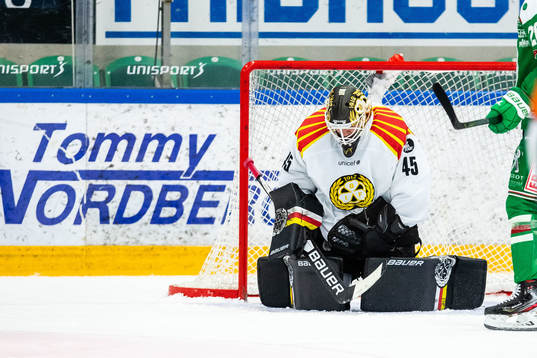 Brynäs målvakt Viktor Andrén deppar