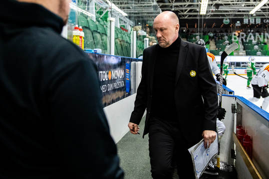 Brynäs tränare Peter Andersson deppar