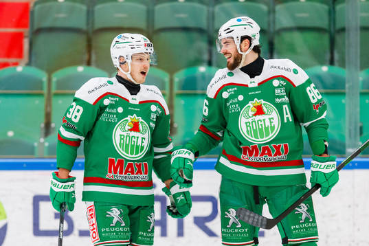 Rögles Erik Andersson jublar med Eric Gelinas