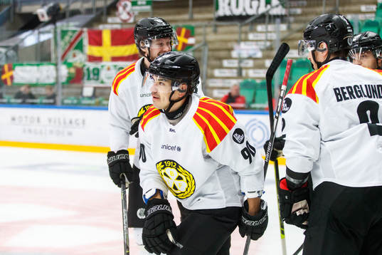Brynäs Shane Harper jublar