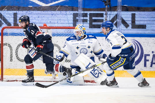 Linköpings Broc Little och Leksands målvakt Janne Juvonen