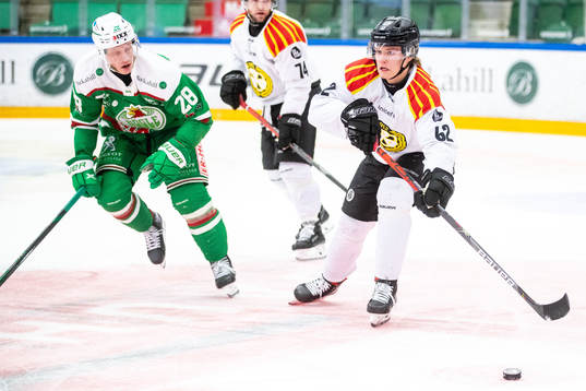 Rögles Anton Bengtsson och Brynäs Tom Hedberg