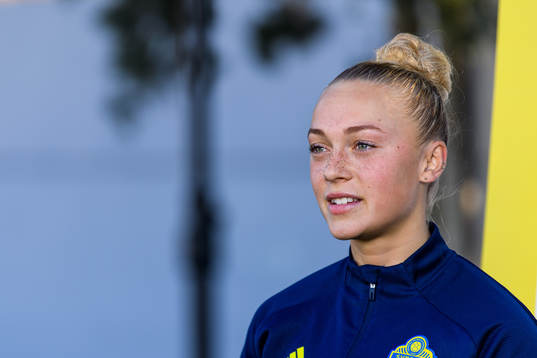 Hanna Bennison is interviewed by the media