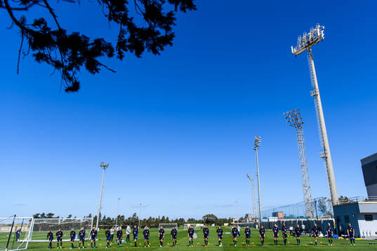 Players warm up