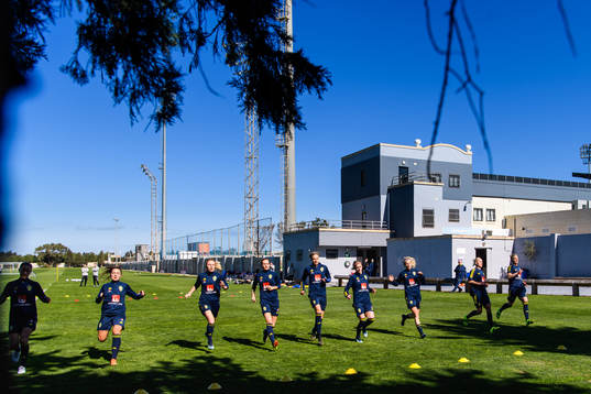 Players warm up