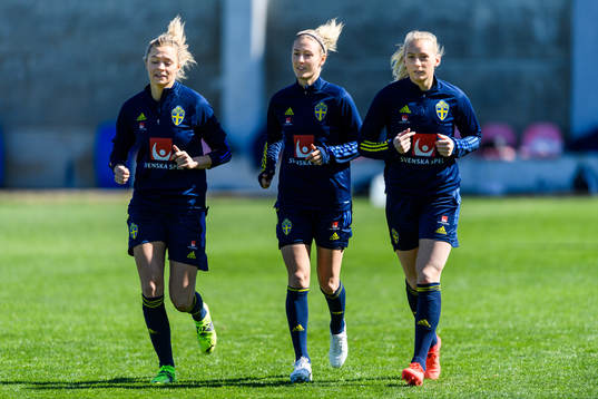 Fridolina Rolfö, Emma Kullberg and Stina Blackstenius