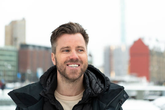 IFK Göteborgs sportchef Pontus Farnerud blir intervjuad
