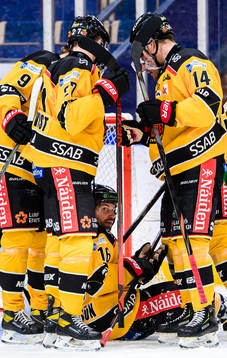 Luleås Niklas Olausson jublar