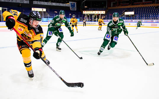 Luleås Jonas Berglund och Färjestads Victor Ejdsell och