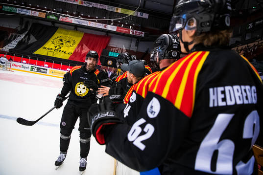 Brynäs Patrik Berglund jublar med lagkamrater