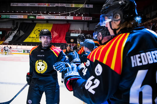 Brynäs Patrik Berglund jublar med lagkamrater