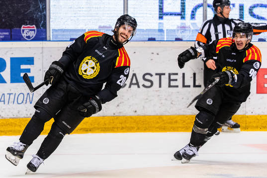Brynäs Oula Palve jublar