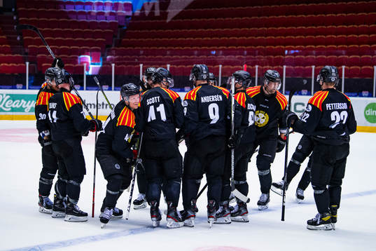 Brynäs spelare jublar