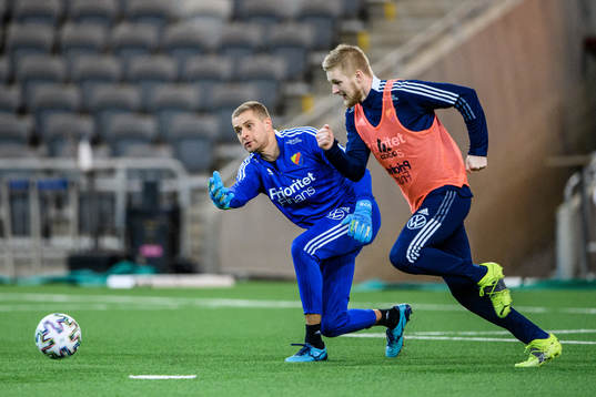 Djurgårdens målvakt Aleksandr Vasyutin och Kalle Holmberg