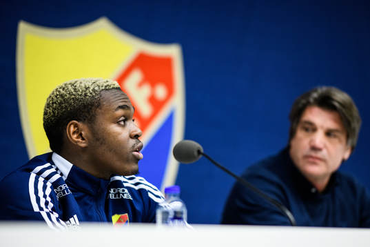 Djurgårdens Joel Asoro och sportchef Bosse Andersson