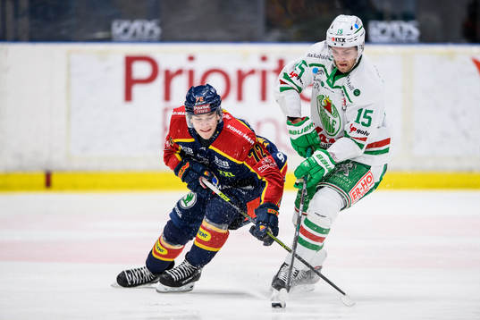 Djurgårdens William Eklund och Rögles Simon Ryfors