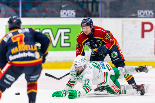 Rögles Taylor Matson och Djurgårdens Tobias Ekberg