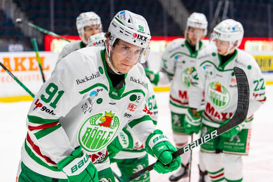 Rögles Adam Tambellini jublar