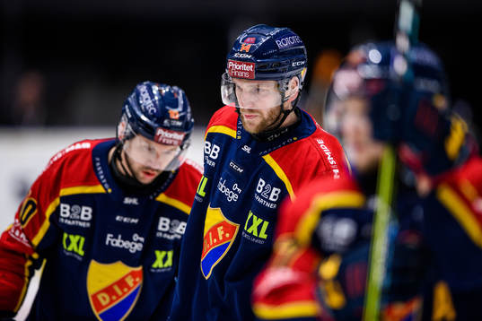 Djurgårdens Niclas Bergfors och Tom Wandell deppar