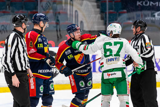 Djurgårdens Kalle Östman och Rögles Leon Bristedt