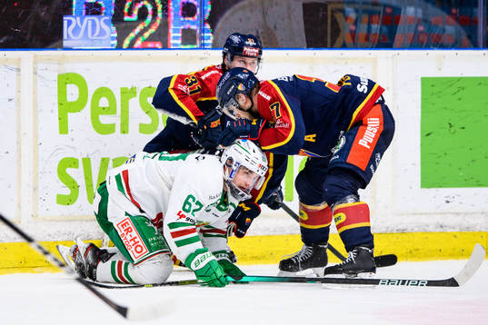 Rögles Leon Bristedt mot Djurgårdens Dick Axelsson och