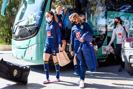 Kosovare Asllani and Marika Domanski Lyfors, team manager