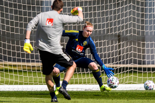Goalkeeper Hedvig Lindahl