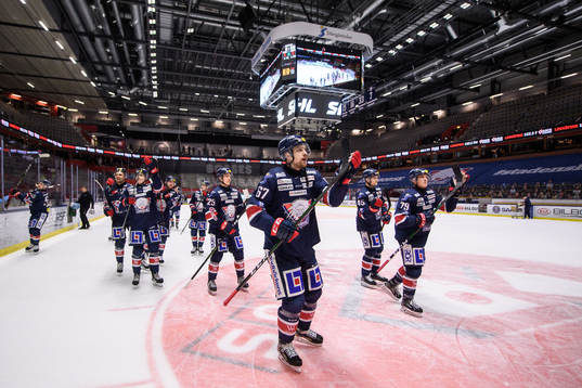 Linköpings Jarno Kärki jublar med lagkamrater