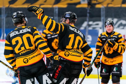 Skellefteås Joakim Lindström och Roland McKeown jublar