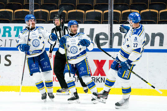 Leksands Carter Camper, Matt Caito och Marek Hrivik  jublar