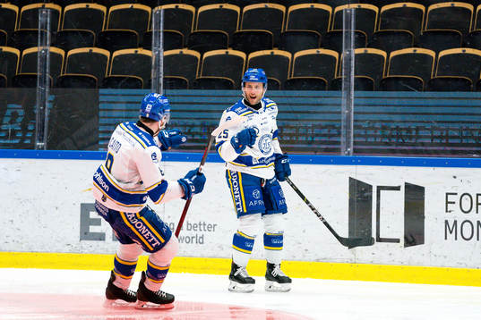 Leksands Carter Camper och Matt Caito jublar
