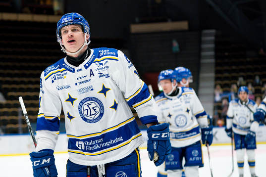 Leksands Martin Karlsson gör 3-6 i tom bur