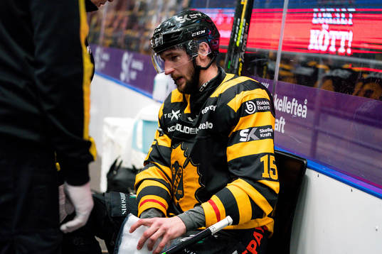 Skellefteås Melker Karlsson fick ont