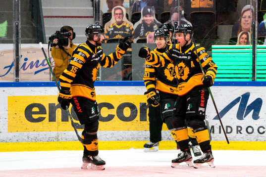 Skellefteås Melker Karlsson, Joakim Lindström  och Roland