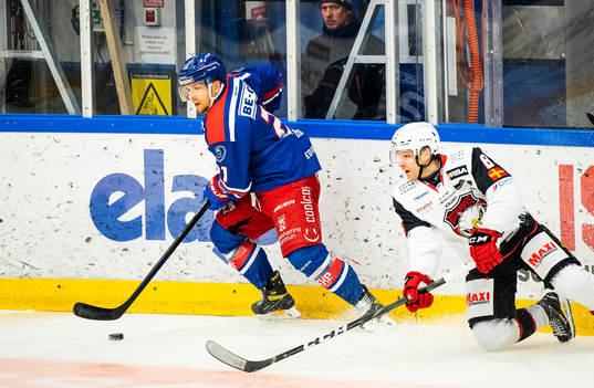 Oskarshamns Brian Cooper och Malmö Redhawks Johan Olofsson