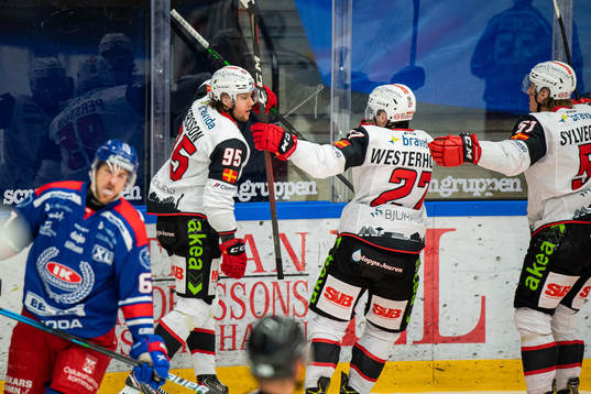 Malmö Redhawks Carl Persson jublar