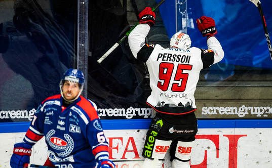 Malmö Redhawks Carl Persson jublar