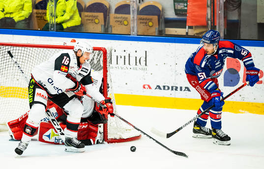 Oskarshamns Max Veronneau och Malmö Redhawks Matias Lassen
