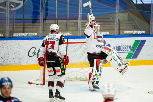 Malmö Redhawks målvakt Lars Volden jublar