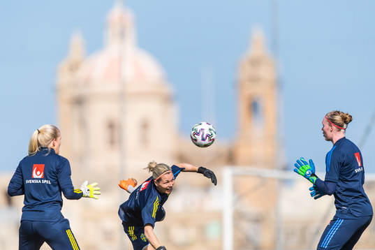 Goalkeeper Jennifer Falk and goalkeeper Hedvig Lindahl of