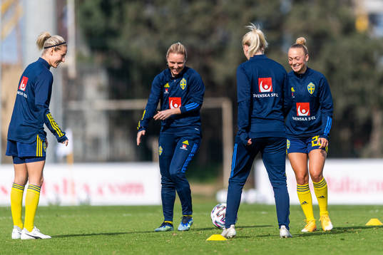 Hanna Bennison and Mimmi Larsson of Sweden