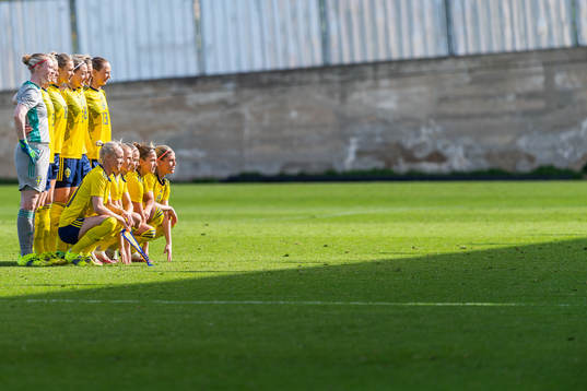 The starting eleven of of Sweden pose for a picture