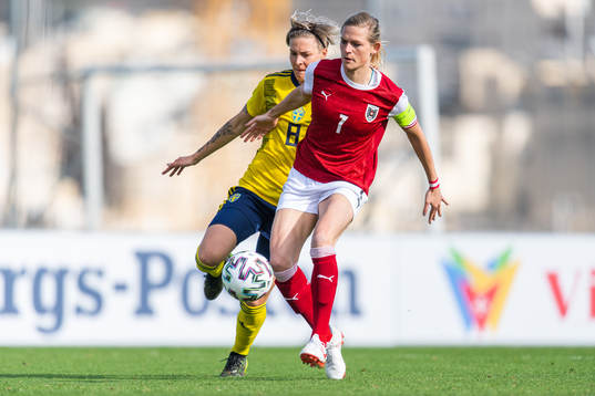 Lina Hurtig of Sweden and Carina Wenninger of Austria
